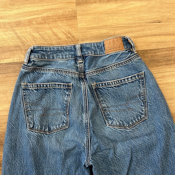 American Eagle Comfort Stretch Waistband Mom Straight Jean Size 000 Regular - Picture 3 of 6
